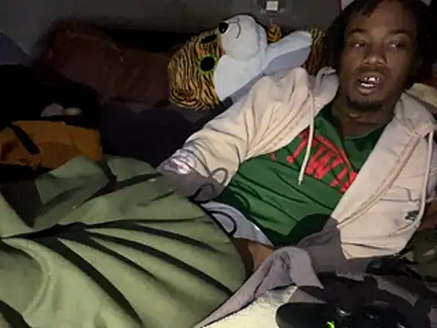 SlimeCrownzOut5 webcam