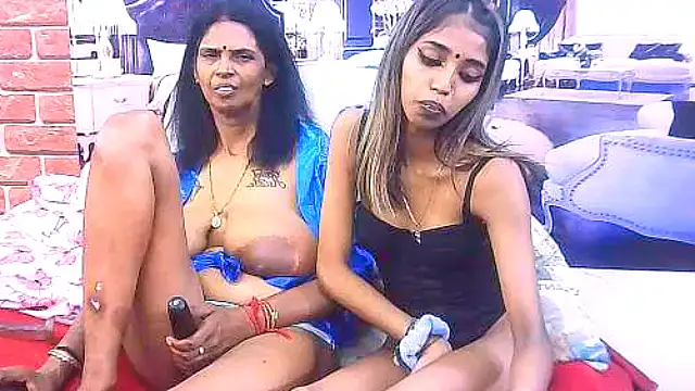 IndianSexySlender webcam