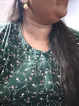 TAMIL_ELAKKIYA webcam