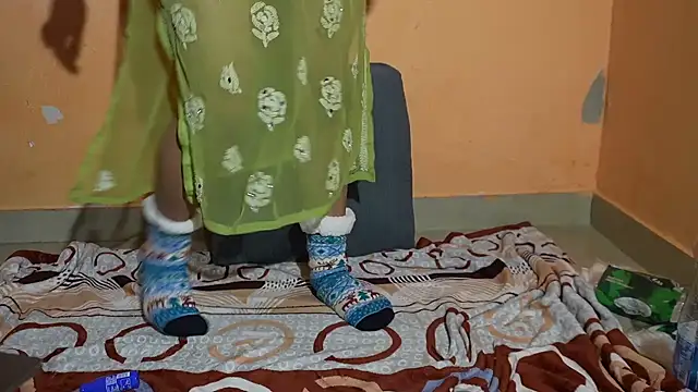 callmeshreya - Callmeshreya's free webcam - UK Sex Cams