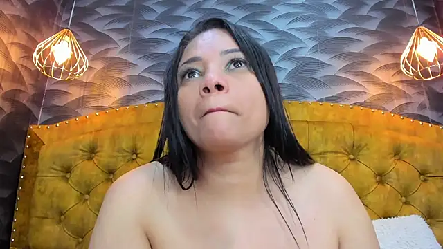 NahomiFireSex webcam