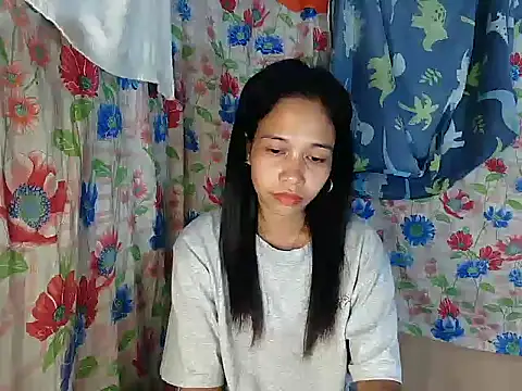 PinaySkinnyGirl webcam