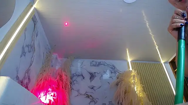 Bruja__Scarlata webcam