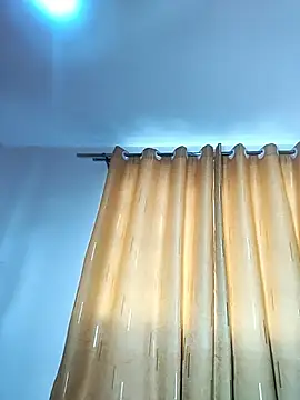 Hugemassivebootie webcam