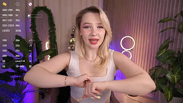 LauraWifeness webcam