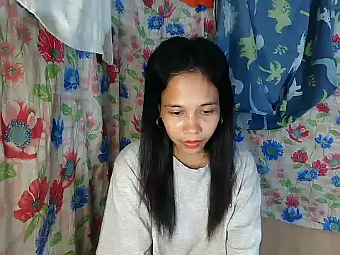 PinaySkinnyGirl webcam