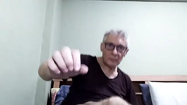 BIGUNCUTHARDCOCK webcam