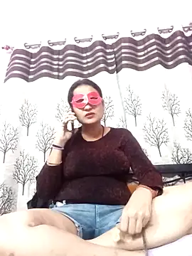 Webcam Model (Gullapi)  is live.Free join now!