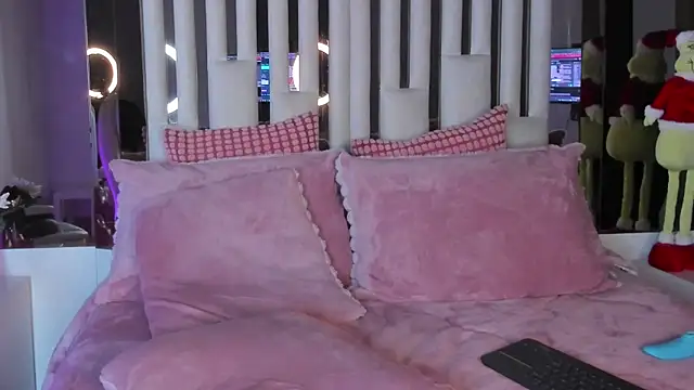 Cloee_Rainbow1 webcam