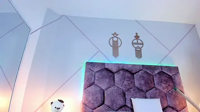 aurora_collinss_ webcam