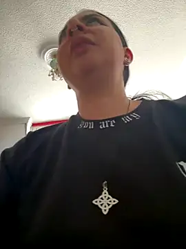 Webcam Model (Abril_Luv) is live