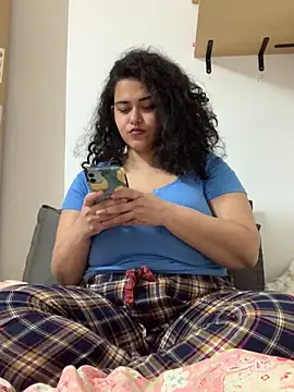 Curvydesifromgermany webcam