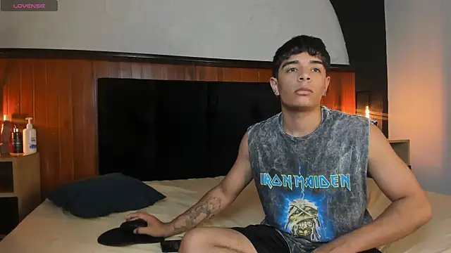 cutebutharder - CuteButHarder's free webcam - UK Sex Cams