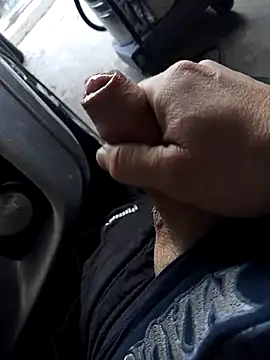 mar81 (Ask my age) - Rimanere sempre con il cazzo duro eretto