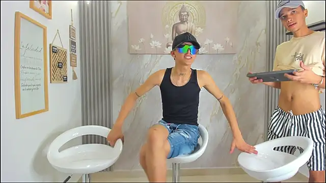 VERY_HOT_GUYS webcam