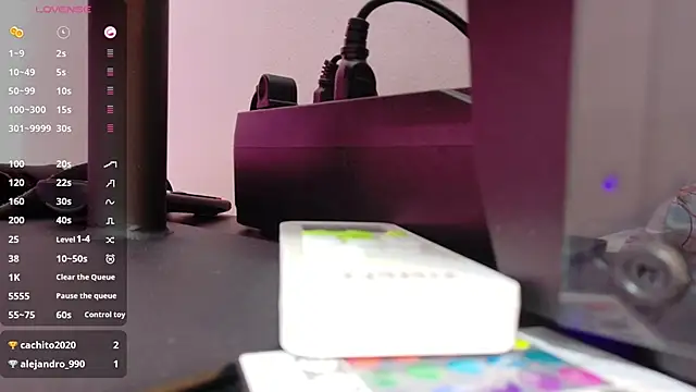 curvybrunnete webcam