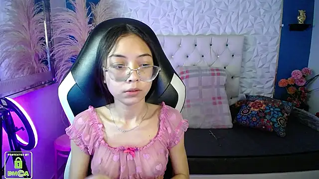 nathaliasweet_11 - NathaliaSweet_11's free webcam - UK Sex Cams