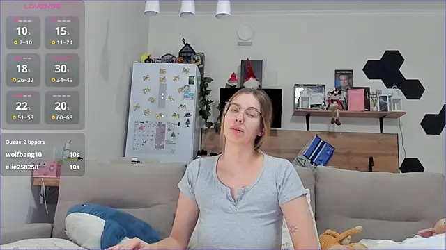 Girl_alone_home webcam