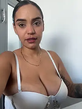 Sara-77 webcam