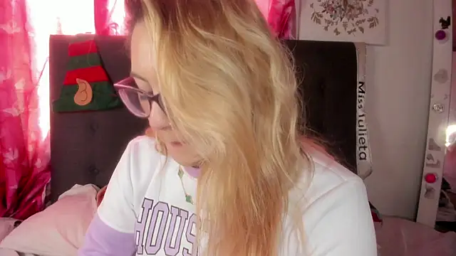 miss_julietaa webcam