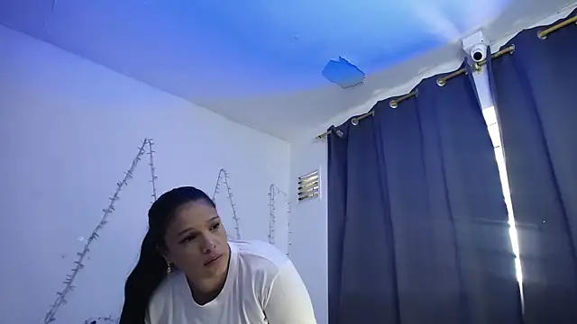 Nicol_Love0 webcam
