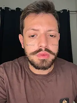 LaranjinhaLuccasKonig webcam