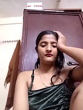 Webcam Model (KittyBby14)  is live.Free join now!