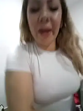 Webcam Model (coral_smitth) is live