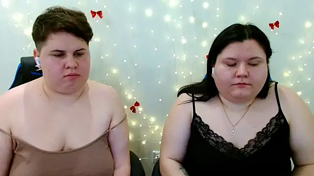 BeckyAndHellen webcam