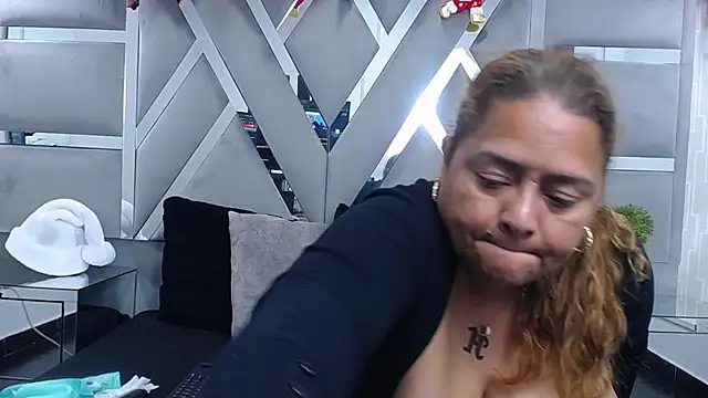 MonzerratBoyer webcam