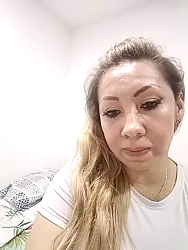 Webcam Model (coral_smitth)  is live.Free join now!