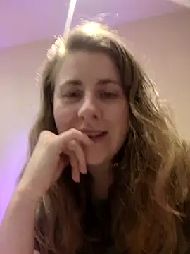 Webcam Model (hotwetvix) is live