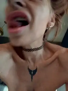 frozenwaffle (F mature) - Squirt wet me and drink this