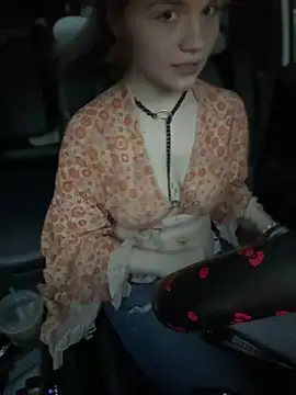 Cutiepiespanks's Stripchat show and profile