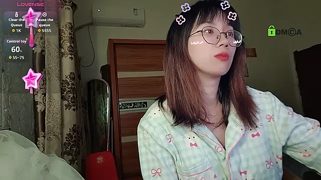 Lili_666's Stripchat show and profile