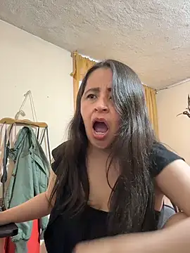 Webcam Model (latinfemale) is live