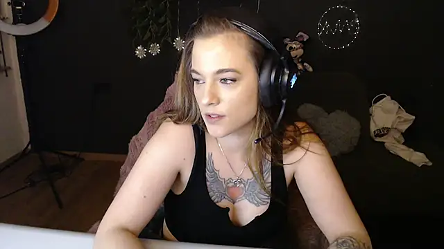 Luna_Lynn webcam