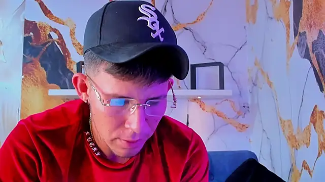 Chuck_LatinBoy webcam