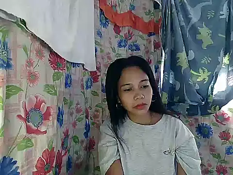 PinaySkinnyGirl webcam