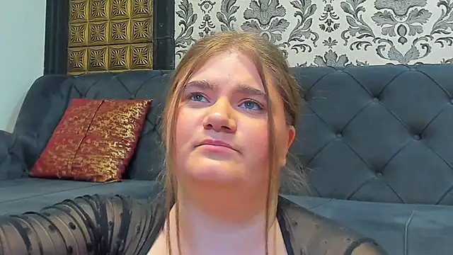 LissaBigTitts webcam