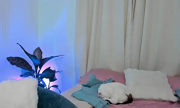 canelleGarces webcam