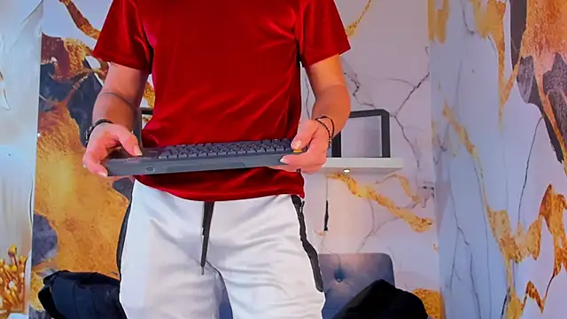 Chuck_LatinBoy webcam