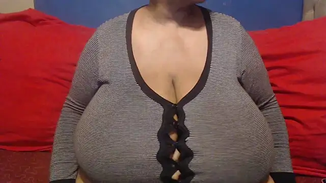 CUTEFIRMMELONSS webcam