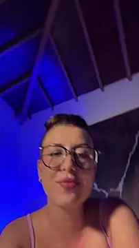 Webcam Model (EmaSaenz) is live