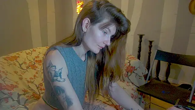 YourFavCanadianMILF webcam