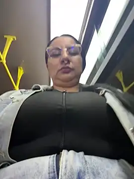 Webcam Model (Abril_Luv)  is live.Free join now!