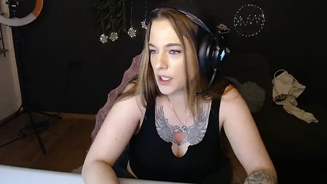 Luna_Lynn webcam
