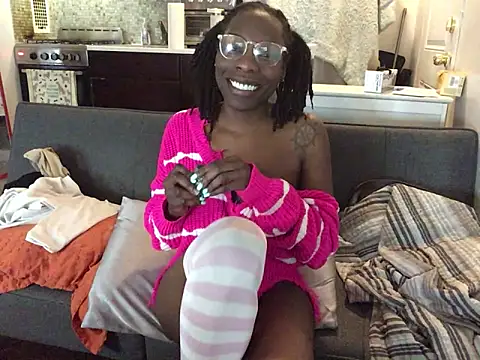 Webcam Model (littyleesh1)  is live.Free join now!