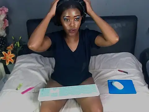 Ebonyteen18 webcam