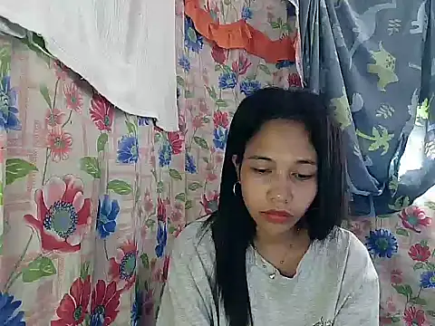 PinaySkinnyGirl webcam
